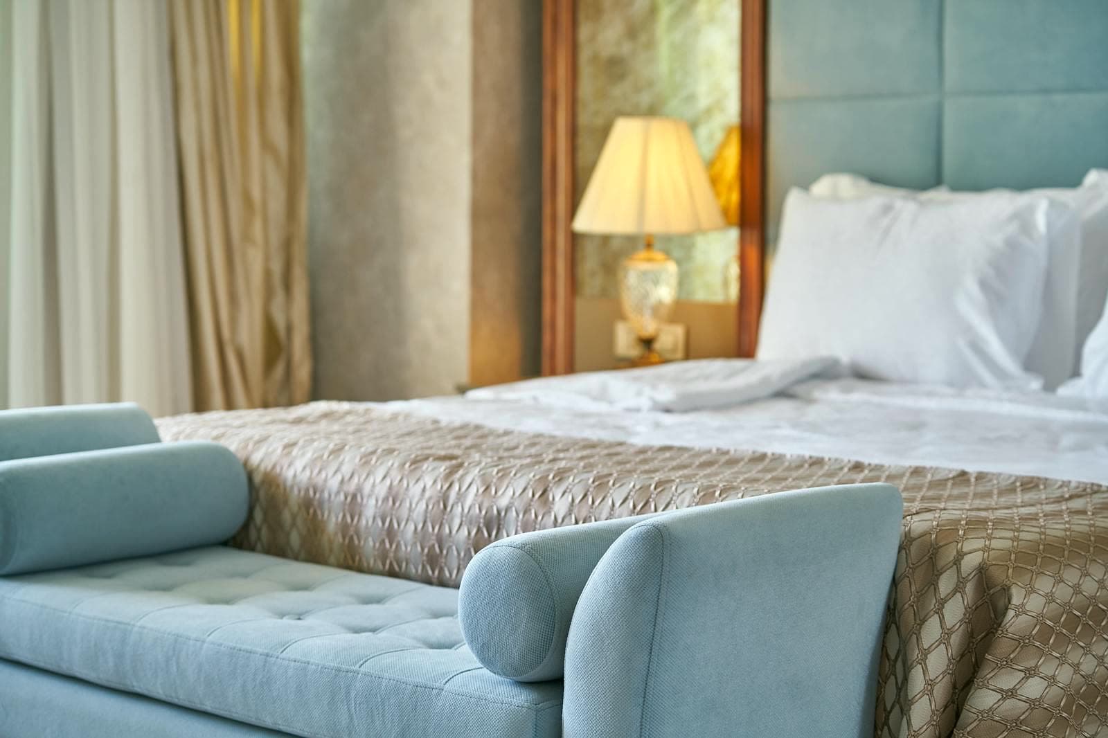 Habitación de hotel premium, impecable y lista para el huésped.